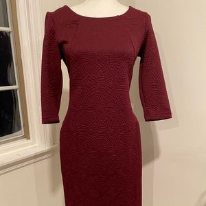 Chic Textured Sheath Dress in Burgundy 4